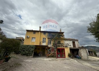 Casa all\'aperto - Casa semi indipendente Via Capuani
 
94, Guardiagrele - foto 2