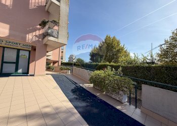 Terrazza - Locale Commerciale Piazza Eraldo Miscia
 
13, Lanciano - foto 2