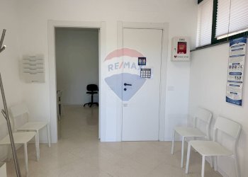 Hall / corridoio - Locale Commerciale Piazza Eraldo Miscia
 
13, Lanciano - foto 23