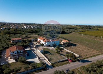 Edificio all\'aperto - Casa semi indipendente Strada Provinciale per Rocca San Giovanni
 
81, Fossacesia - foto 2
