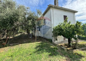 Giardino - Casa indipendente Via Casone
 
48, Fossacesia - foto 8