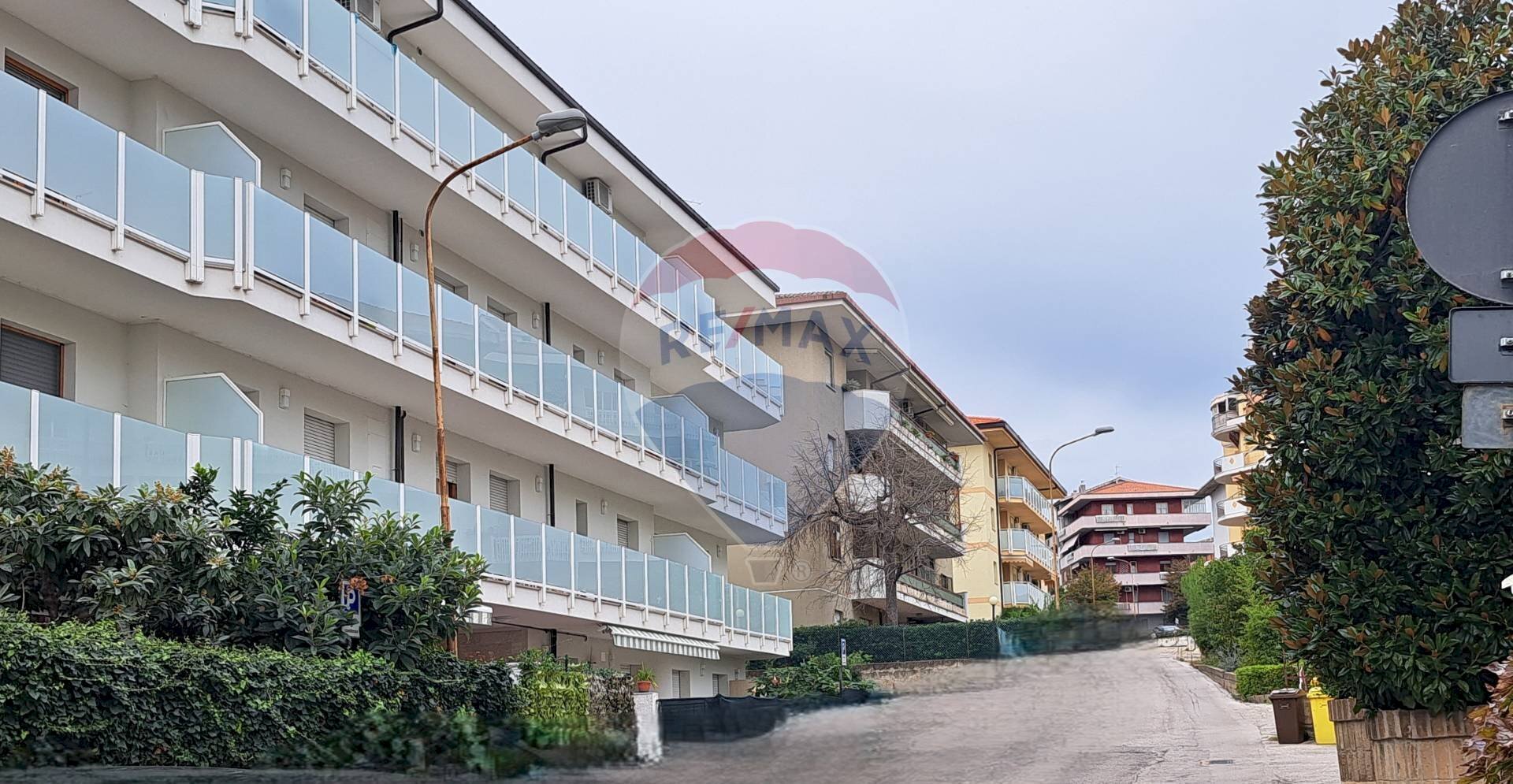 Edificio all\'aperto - Magazzino Martiri Della Violenza
 
14, Vasto - foto 1