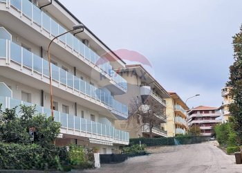 Edificio all\'aperto - Magazzino Martiri Della Violenza
 
14, Vasto - foto 1