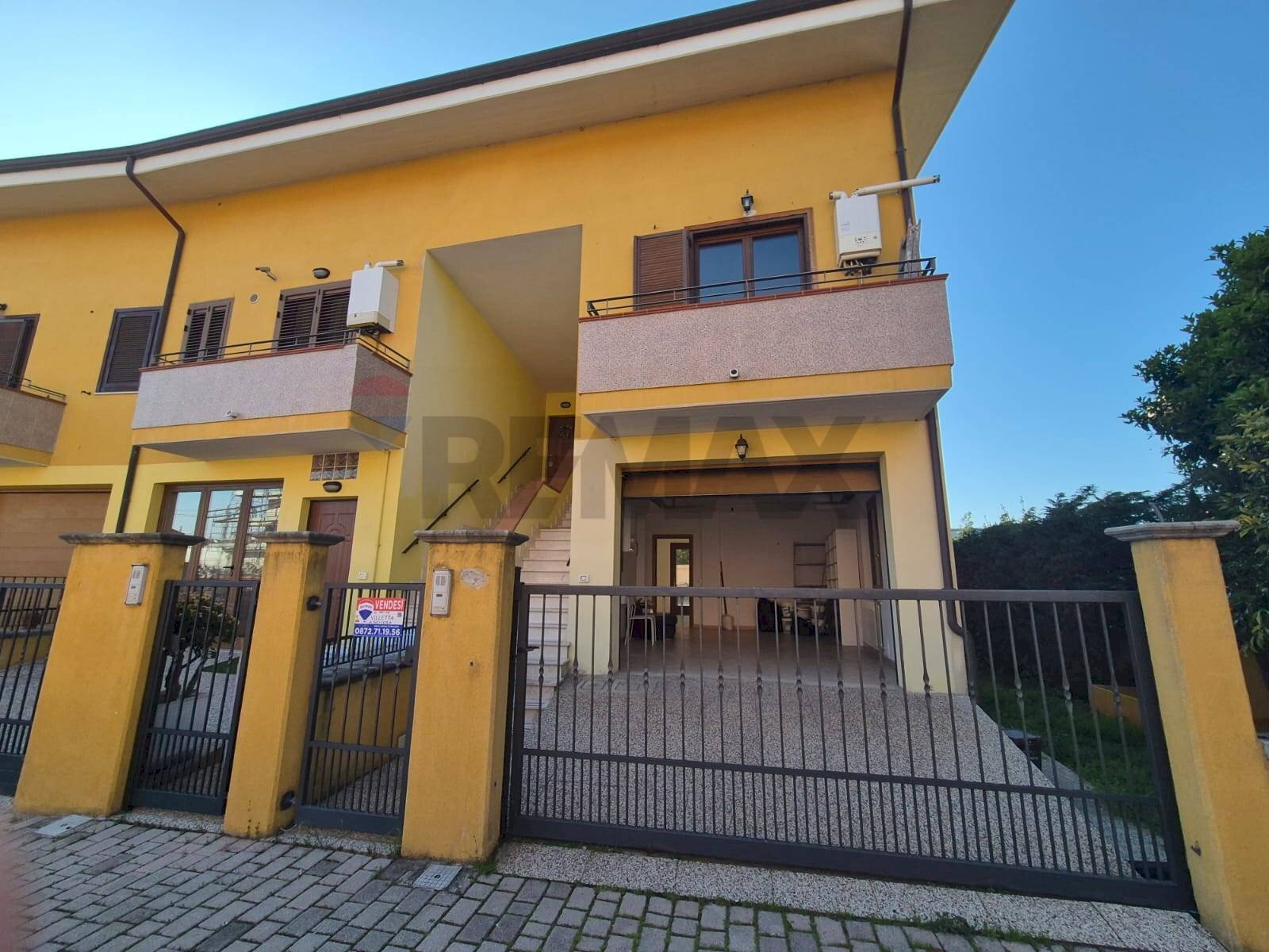 Edificio all\'aperto - Villa a Schiera Via Antonella D'Aquino
 
51, Francavilla al Mare - foto 1