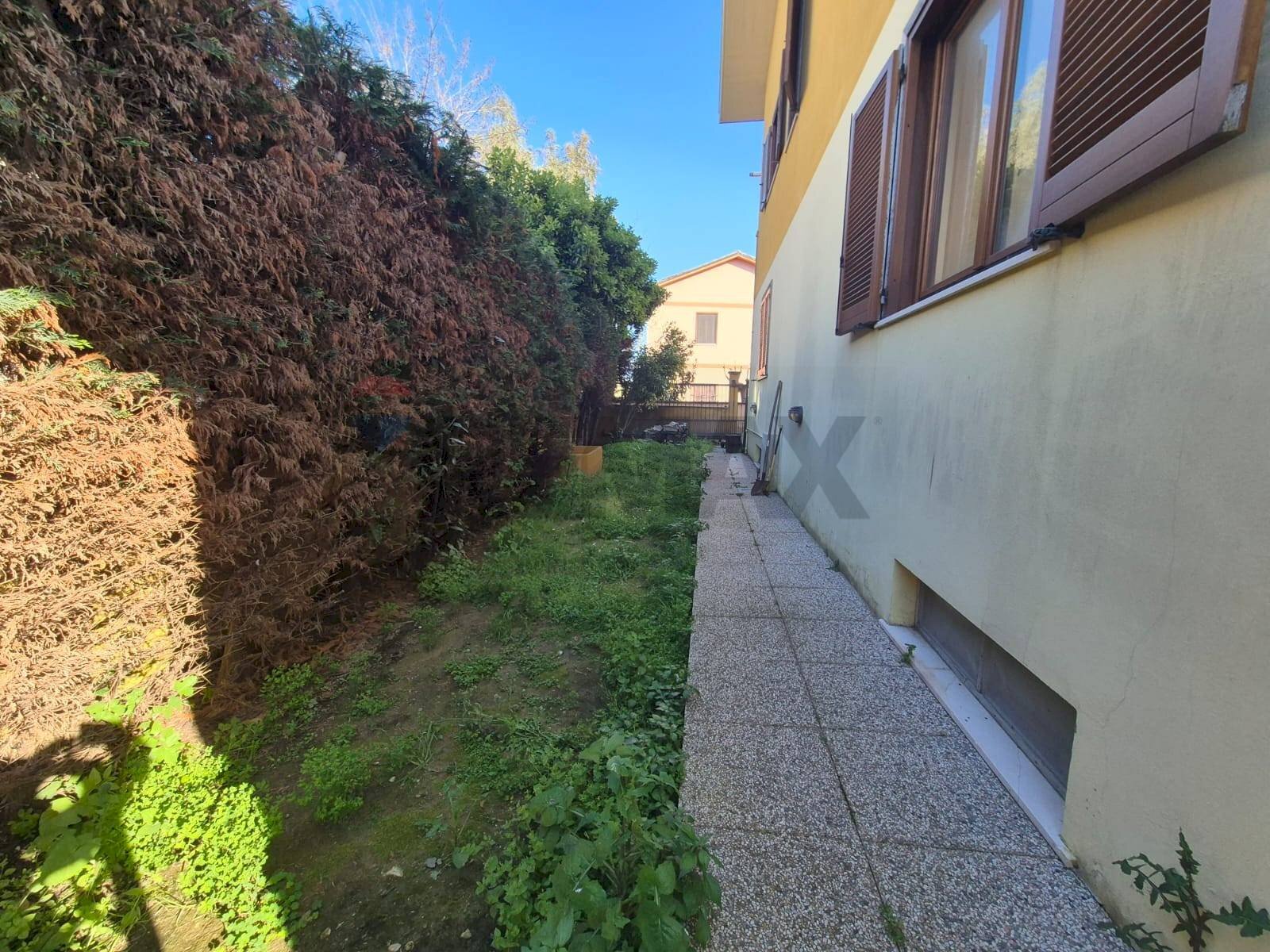 Giardino - Villa a Schiera Via Antonella D'Aquino
 
51, Francavilla al Mare - foto 3