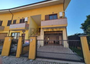 Edificio all\'aperto - Villa a Schiera Via Antonella D'Aquino
 
51, Francavilla al Mare - foto 1