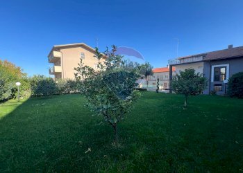 Giardino - Casa indipendente C.da Villa Stanazzo
 
143, Lanciano - foto 8