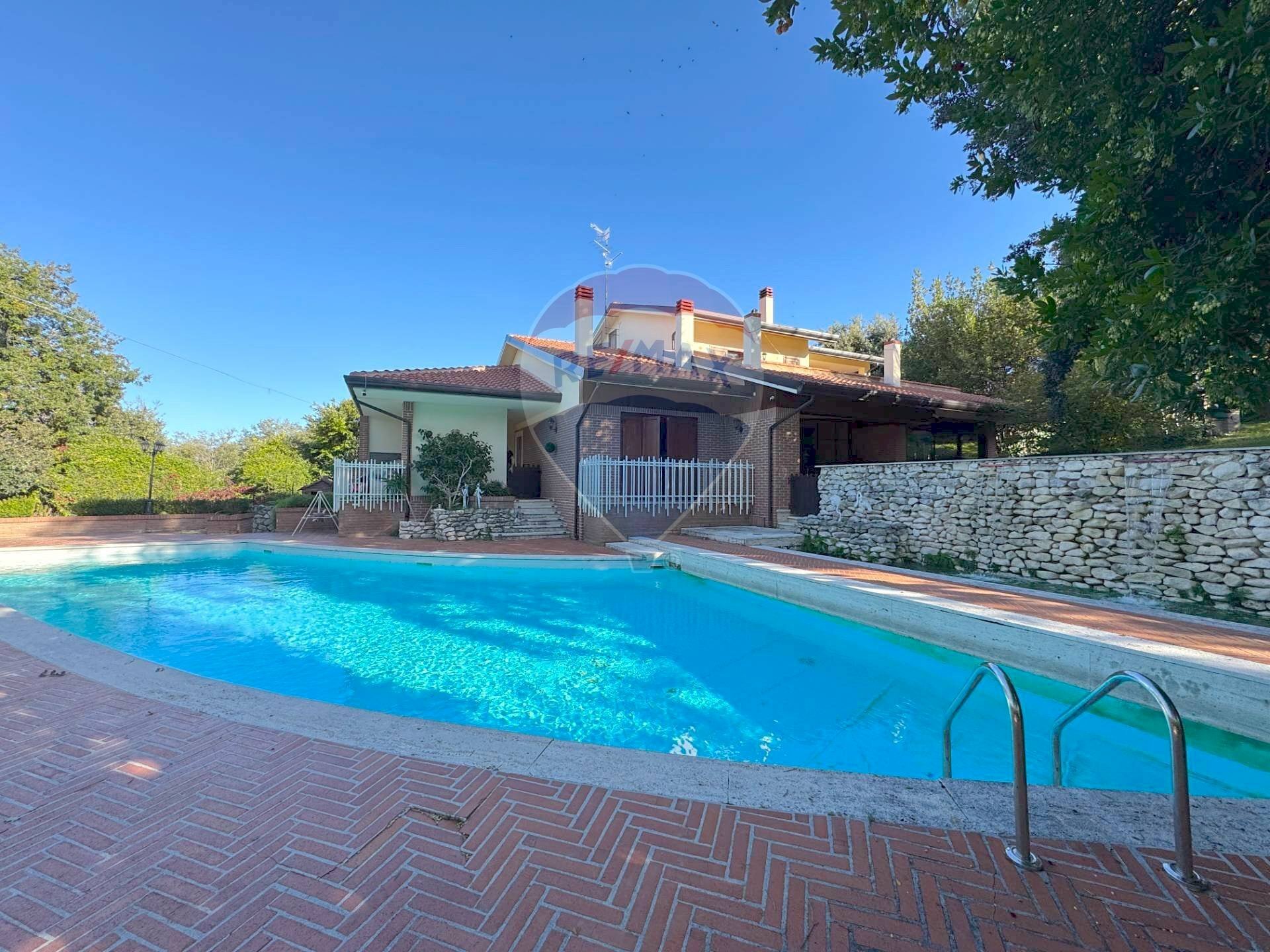 Piscina - Independent house Via San Giorgio
 
63, Treglio - photo 1