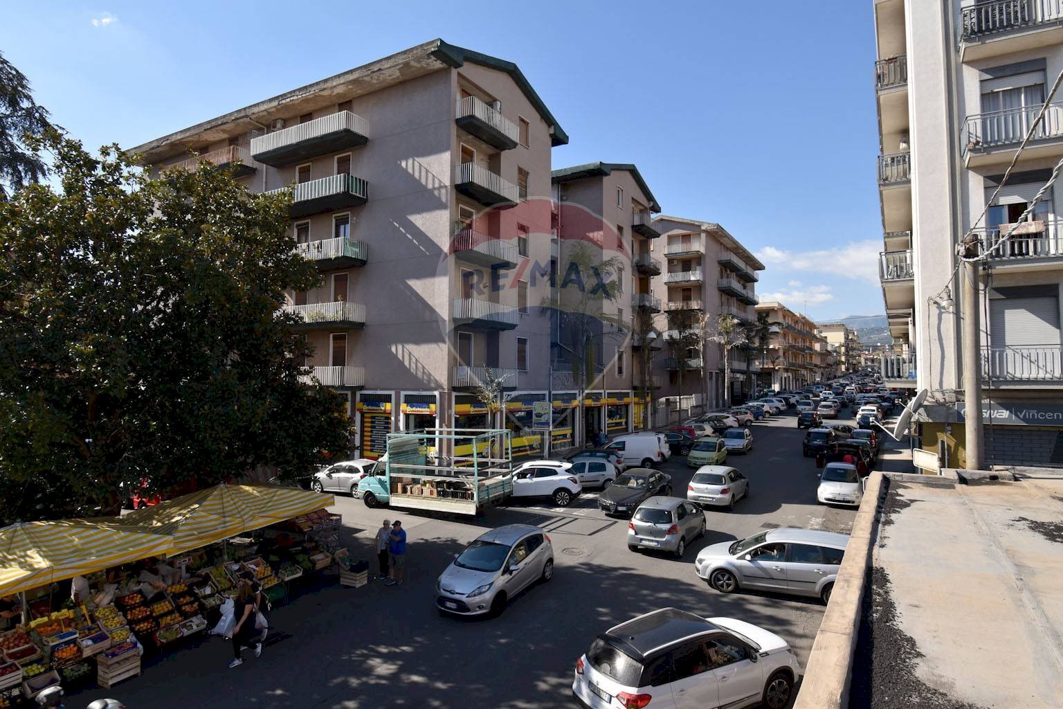 Edificio all\'aperto - Negozio via Vincenzo Bellini
 
70, Giarre - foto 1