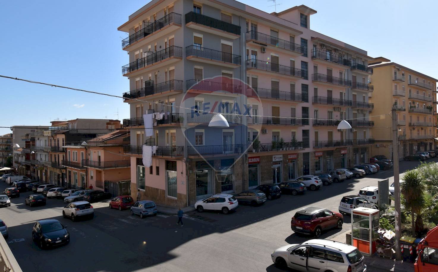 Edificio all\'aperto - Negozio via Vincenzo Bellini
 
70, Giarre - foto 2