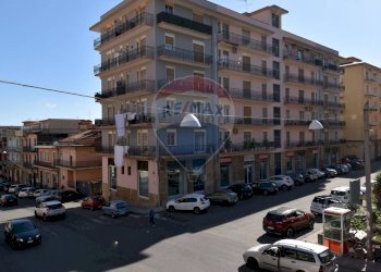 Edificio all\'aperto - Negozio via Vincenzo Bellini
 
70, Giarre - foto 2