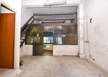 Scale - Negozio via Vincenzo Bellini
 
70, Giarre - foto 9