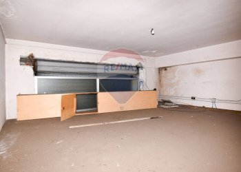 Stanza vuota - Negozio via Vincenzo Bellini
 
70, Giarre - foto 11