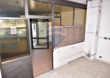 Ricezione / Lobby - Negozio via Vincenzo Bellini
 
70, Giarre - foto 13