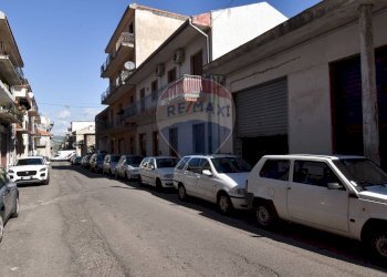 Edificio all\'aperto - Negozio via Vincenzo Bellini
 
70, Giarre - foto 14
