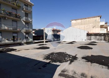 Edificio all\'aperto - Negozio via Vincenzo Bellini
 
70, Giarre - foto 19