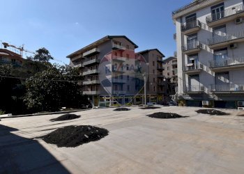 Edificio all\'aperto - Negozio via Vincenzo Bellini
 
70, Giarre - foto 21