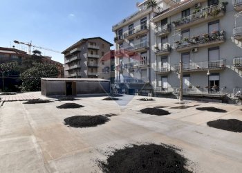 Edificio all\'aperto - Negozio via Vincenzo Bellini
 
70, Giarre - foto 25