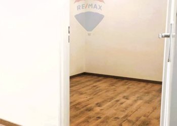 corridoio e camera 2 p - Trilocale via Impallomeni
 
21, Paterno - foto 4