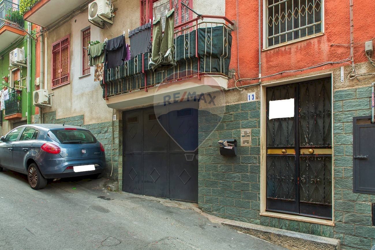 Edificio all\'aperto - Trilocale via del Frantoio
13, Catania - foto 3