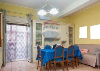 Sala da pranzo - Trilocale via del Frantoio
 
13, Catania - foto 11