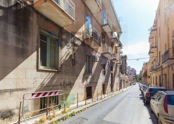 Edificio all\'aperto - Trilocale VIA FEDERICO CICCAGLIONE
 
68, Catania - foto 10
