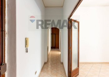 Hall / corridoio - Trilocale VIA FEDERICO CICCAGLIONE
 
68, Catania - foto 15