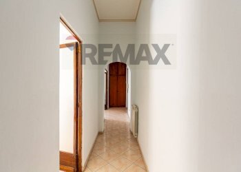 Hall / corridoio - Trilocale VIA FEDERICO CICCAGLIONE
 
68, Catania - foto 16