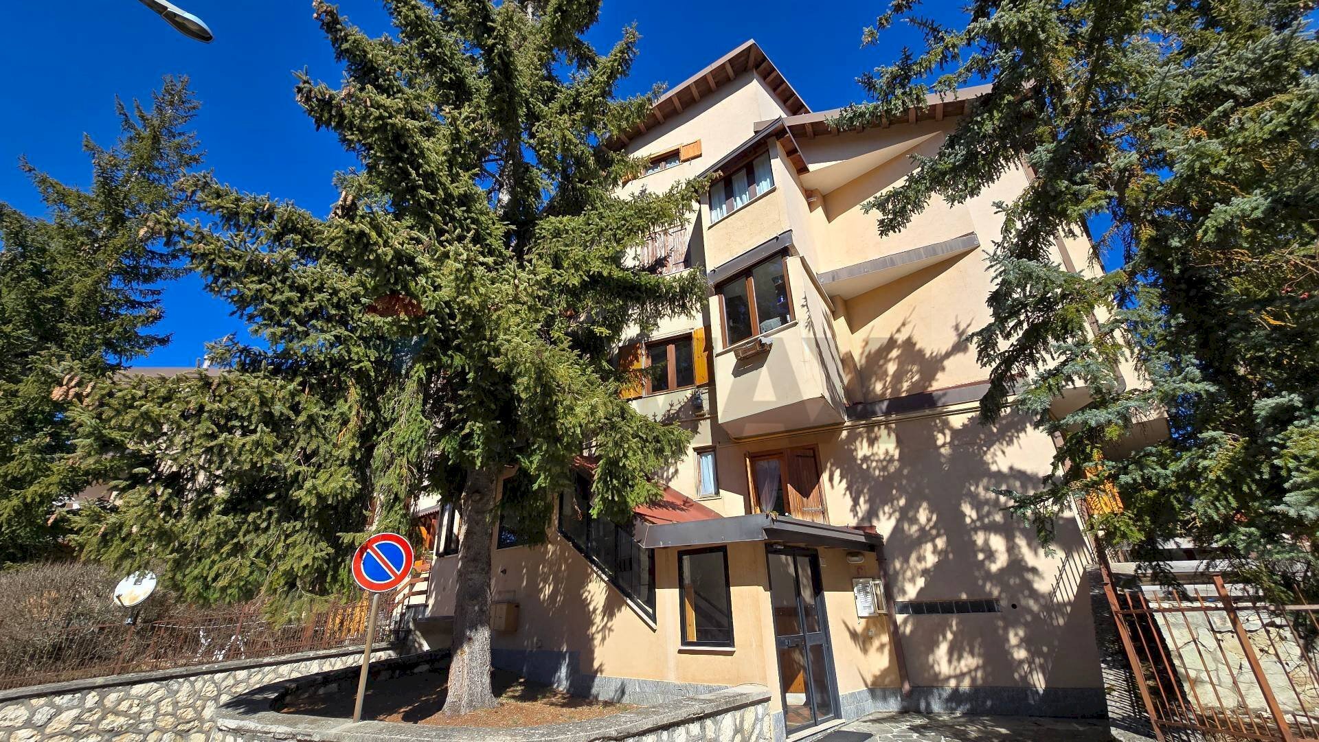 Edificio all\'aperto - Trilocale Viale dei Tigli
 
41, Roccaraso - foto 1