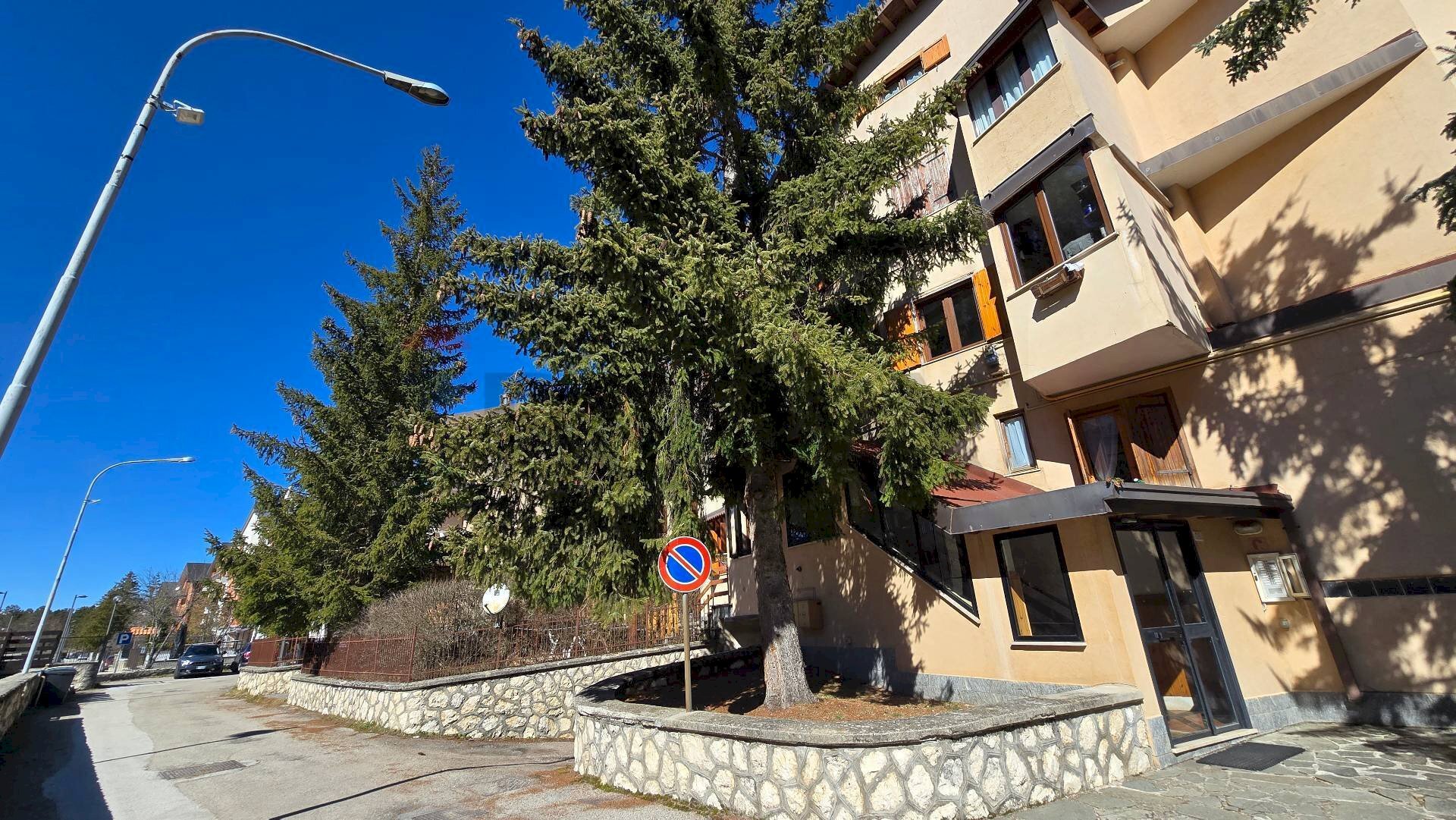 Edificio all\'aperto - Trilocale Viale dei Tigli
 
41, Roccaraso - foto 2