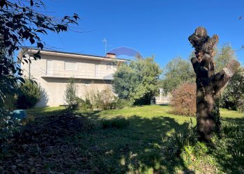 Giardino - Casa indipendente Via Cristoforo Colombo
 
107, Pasian di Prato - foto 19