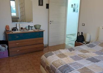 Camera da letto - Quadrilocale via Concordia, Cavezzo - foto 9