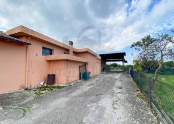 Facciata - Warehouse via Celletta dell'Olio, 2313, Santarcangelo di Romagna - photo 2