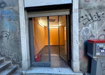 Ingresso - Magazzino salita Salvatore Viale, Genova - foto 6