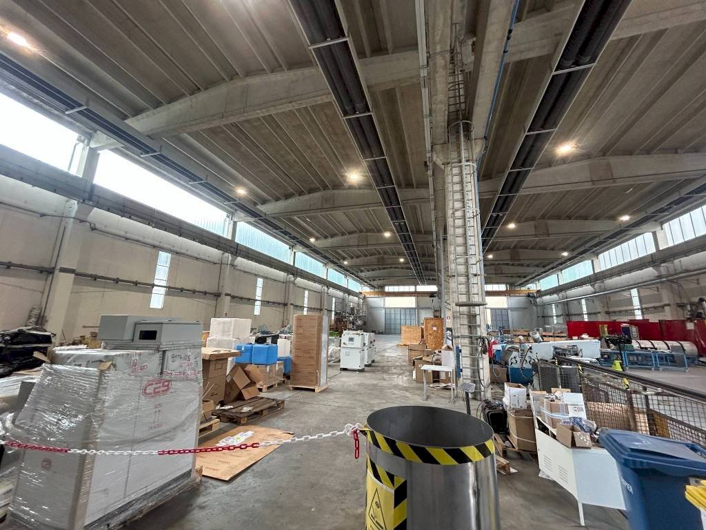 Interno non residenziale - Capannone via Orti, Isola del Cantone - foto 3