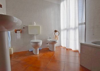 Bagno - Independent house strada Fenogli Castellaro, 2, Villanova Mondovì - photo 17