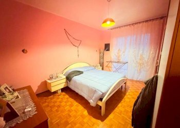 Camera da letto - Three-room apartment via 4 Novembre, 3, Cambiano - photo 8