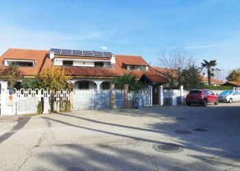 Zona - Villa a Schiera via Asti, 33, Rivalta di Torino - foto 1