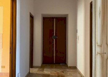 Corridoio - Quadrilocale via Michele Coppino, 21, Cuneo (zona Centro) - foto 3