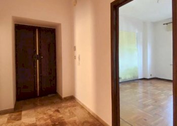 Disimpegno - Quadrilocale via Michele Coppino, 21, Cuneo (zona Centro) - foto 4