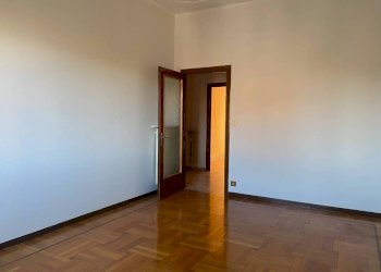 Camera da letto - Quadrilocale via Michele Coppino, 21, Cuneo (zona Centro) - foto 5