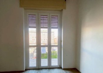 Camera da letto - Quadrilocale via Michele Coppino, 21, Cuneo (zona Centro) - foto 7