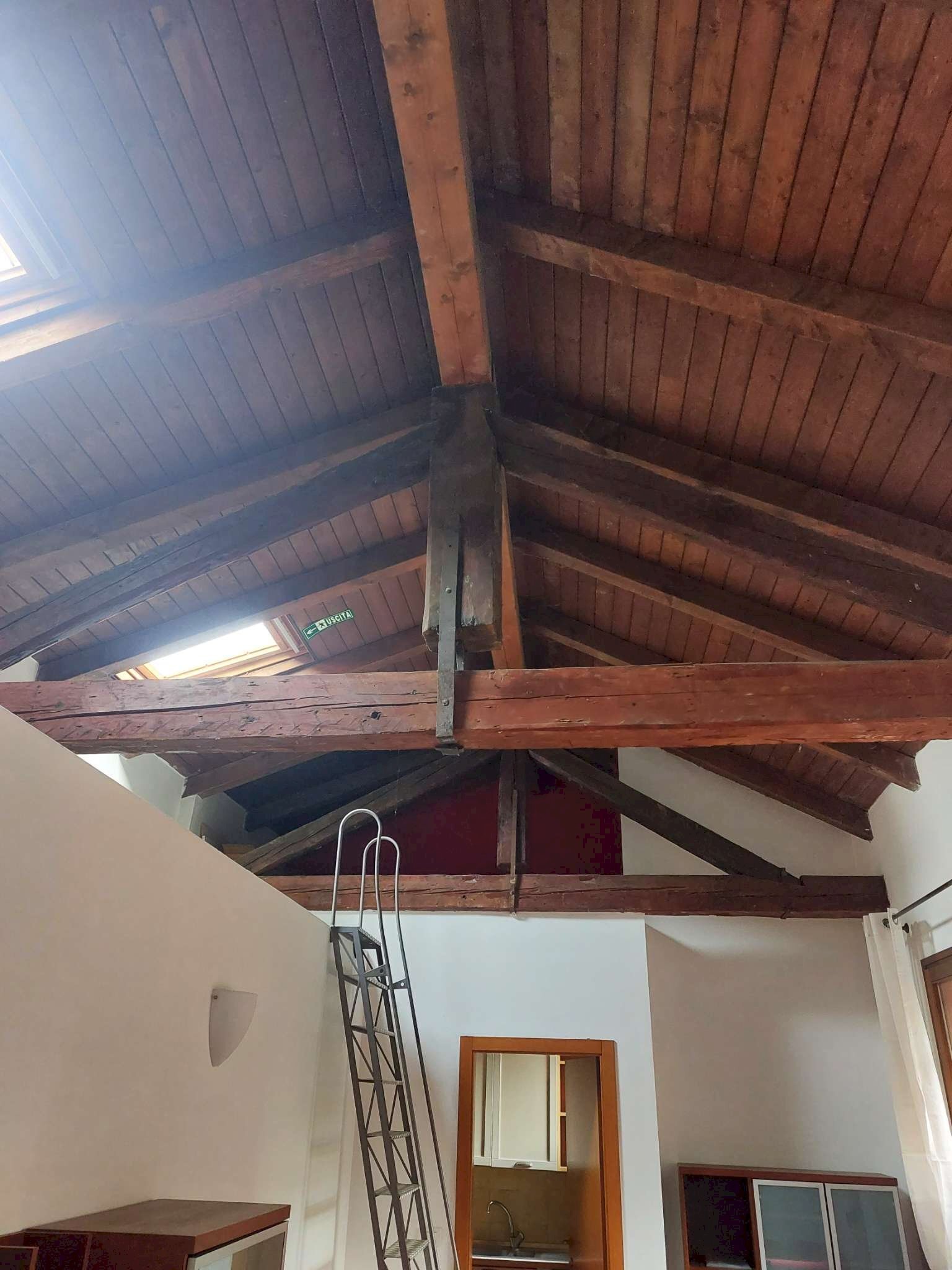 travi soggiono - Trilocale via San Mamolo, Bologna (zona Colli) - foto 3