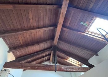 travi soggiorno - Trilocale via San Mamolo, Bologna (zona Colli) - foto 10