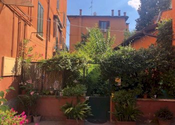 cortile interno - Trilocale via San Mamolo, Bologna (zona Colli) - foto 23