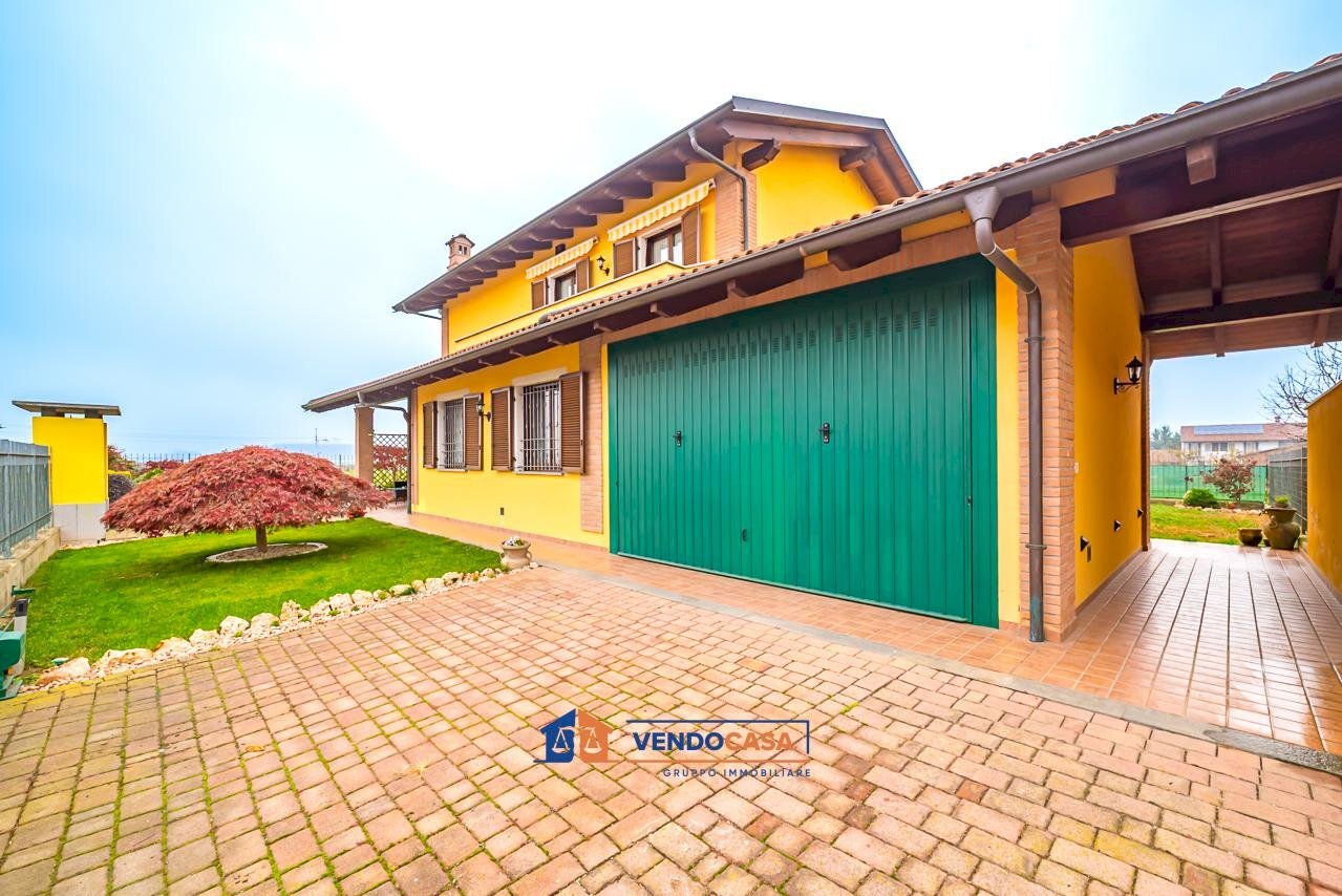 Independent house Carmagnola - photo 1