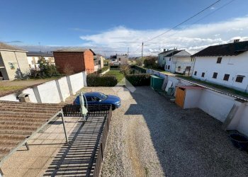 Semi-detached house Via Rosasco, Castelnovetto - photo 15