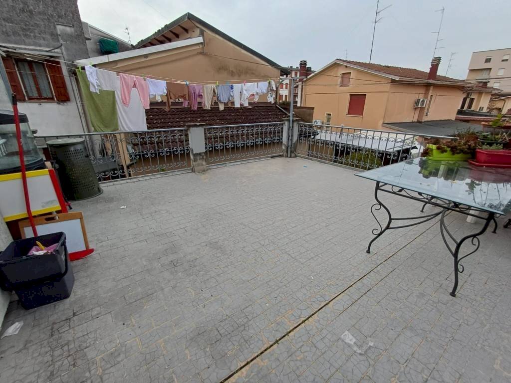 Terrazzo - Villa a Schiera via Canzio Zoldi, Novi di Modena - foto 1