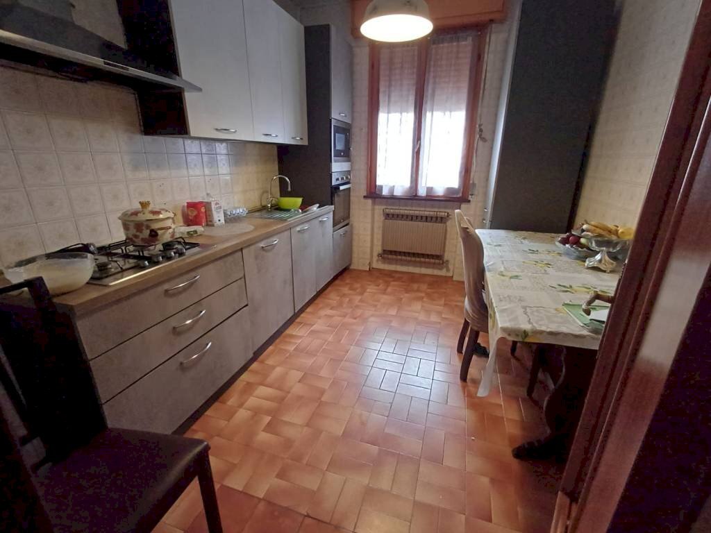 Cucina - Villa a Schiera via Canzio Zoldi, Novi di Modena - foto 2