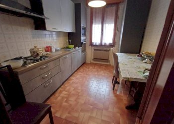 Cucina - Villa a Schiera via Canzio Zoldi, Novi di Modena - foto 2